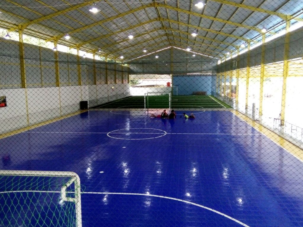 Lapangan futsal interlock dan rumput sintetis